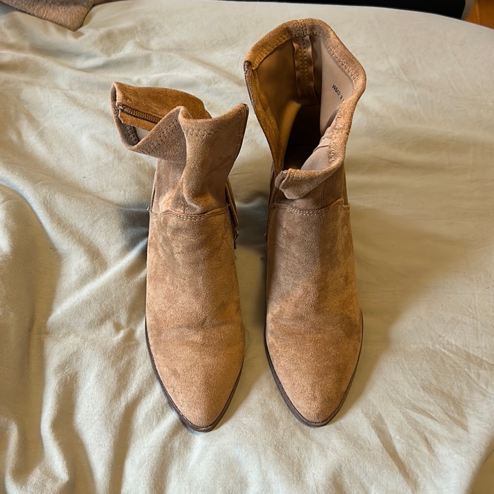 Dolce Vita heeled suede boots